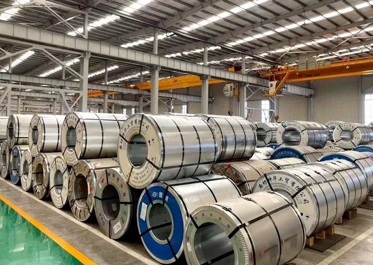 Oluklu Demir İçin Galvanizli DX51D Çatı Kaplama Rulo Yüksek Mukavemetli Sıcak Haddelenmiş