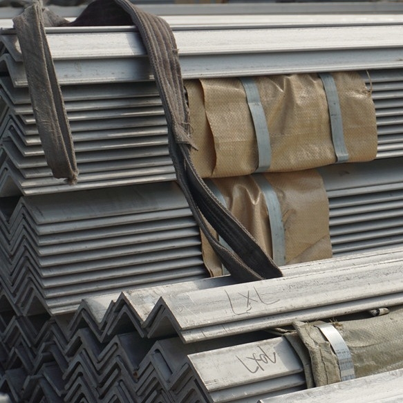 316 304 Paslanmaz Çelik Eşit Olmayan Köşebent 30*30*3mm 50*50*5mm Eşit